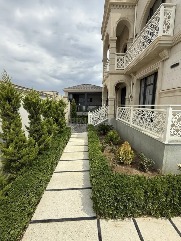 Satılır 6 otaqlı həyət evi 450 m²