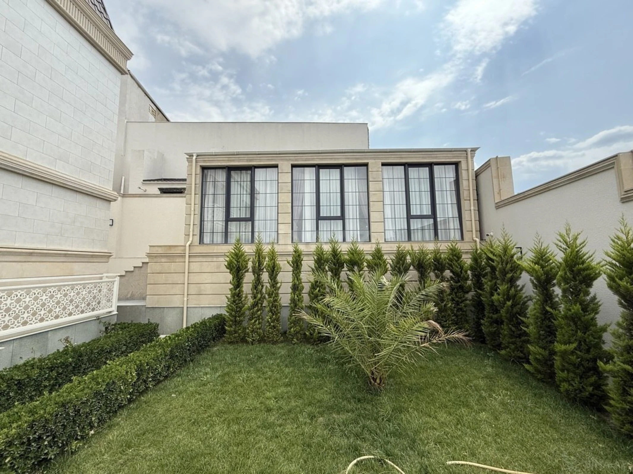 Satılır 6 otaqlı həyət evi 450 m²