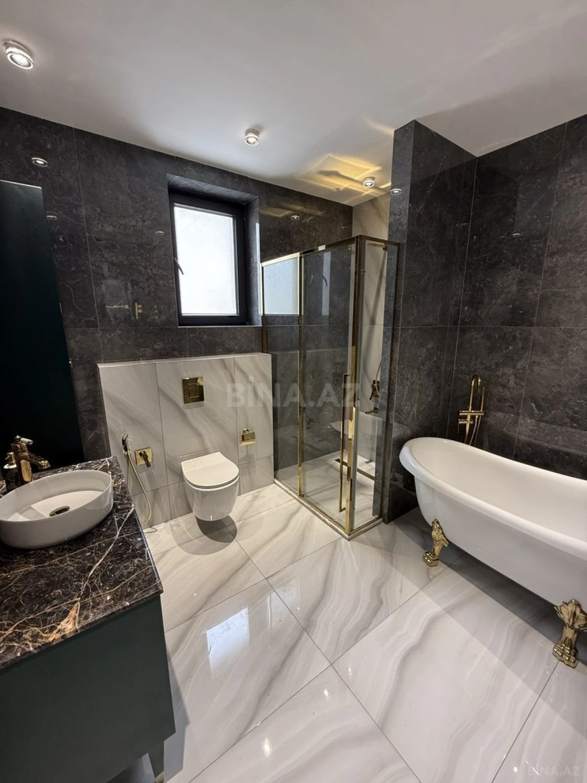 Satılır 6 otaqlı həyət evi 450 m²