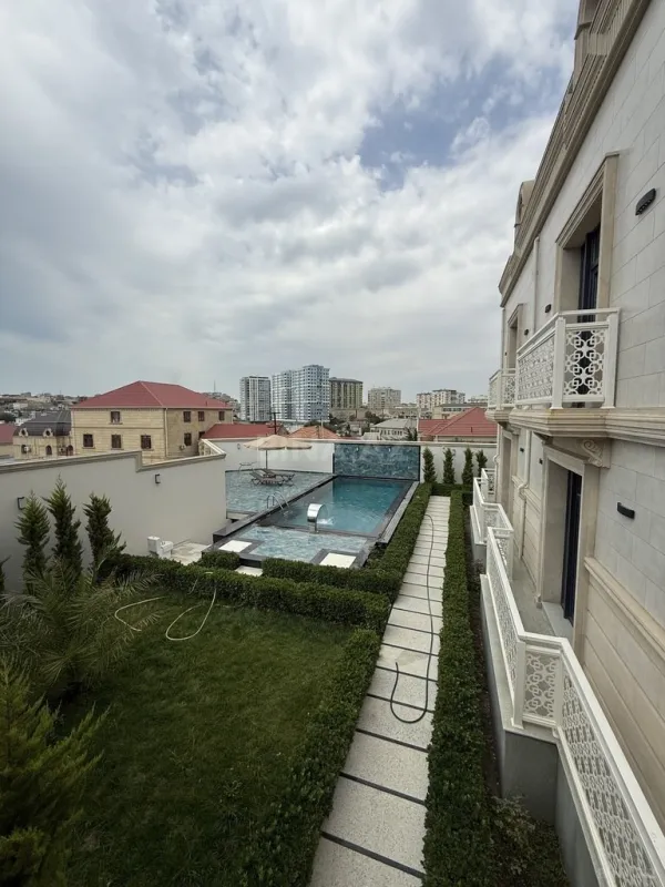 Satılır 6 otaqlı həyət evi 450 m²