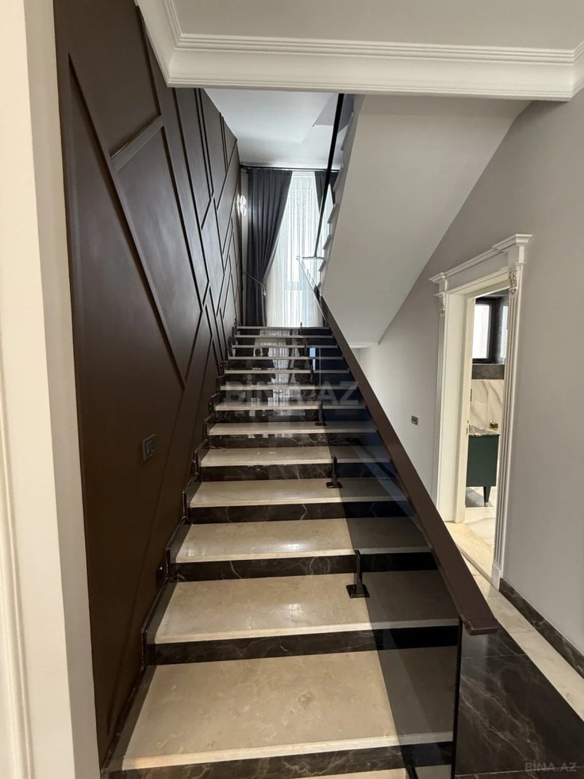 Satılır 6 otaqlı həyət evi 450 m²