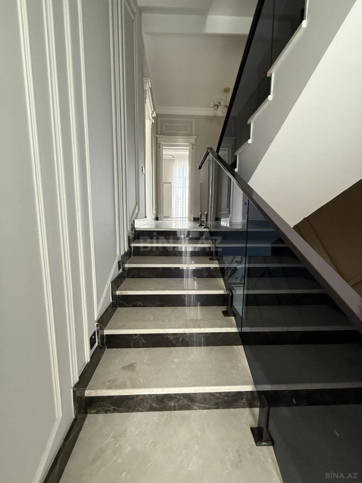 Satılır 6 otaqlı həyət evi 450 m²