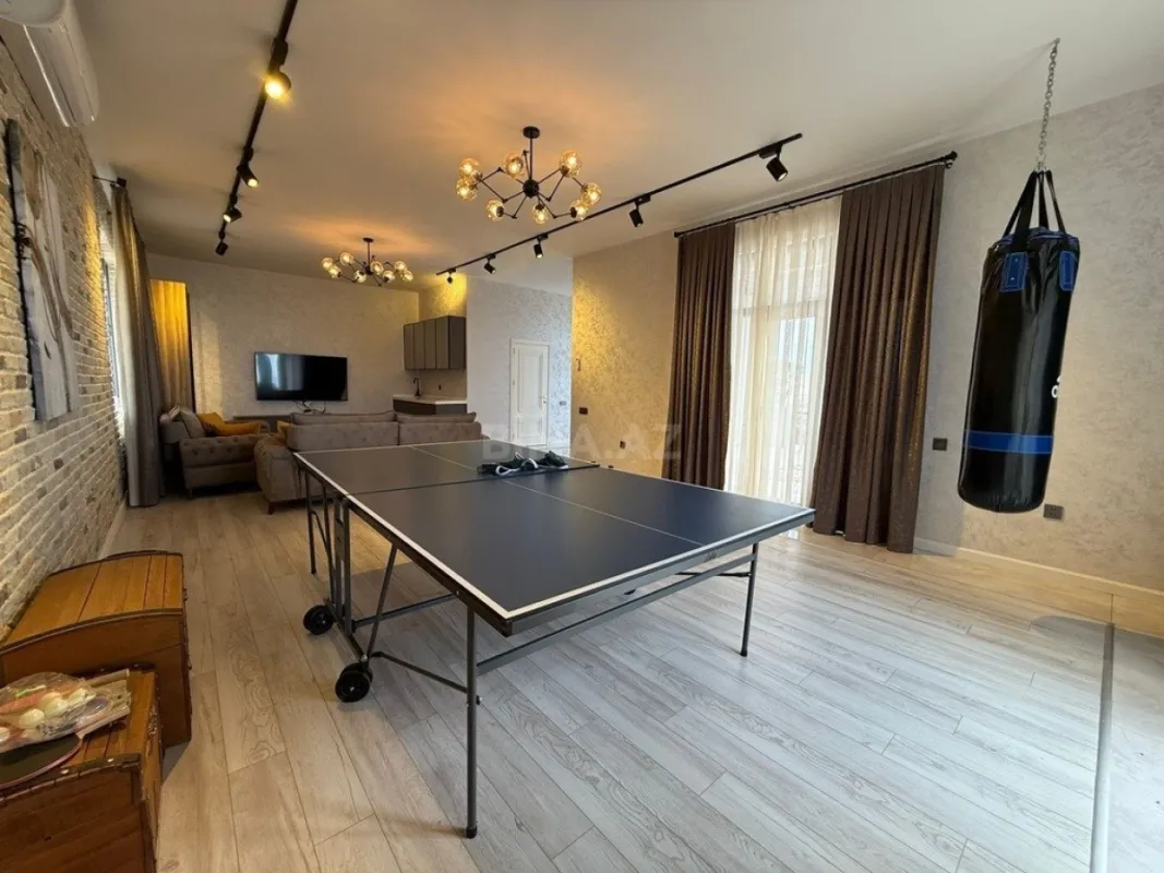 Satılır 5 otaqlı həyət evi 500 m²