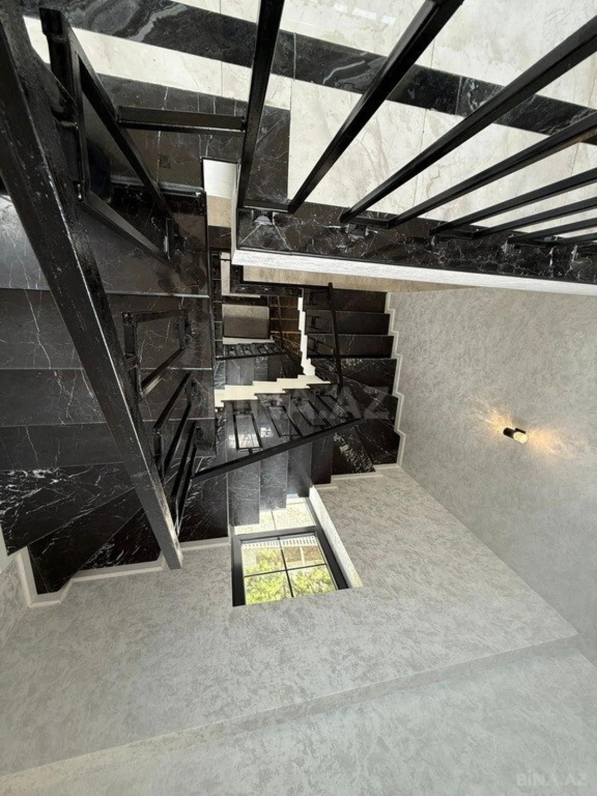 Satılır 5 otaqlı həyət evi 500 m²