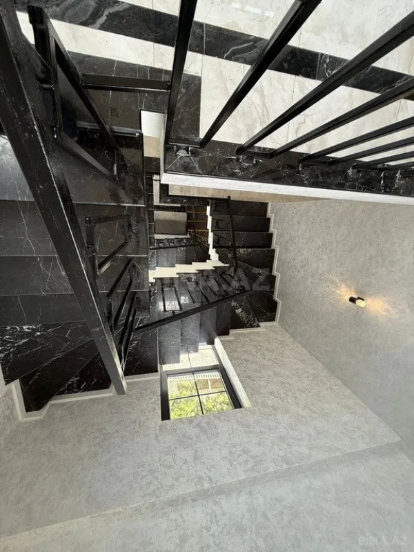 Satılır 5 otaqlı həyət evi 500 m²