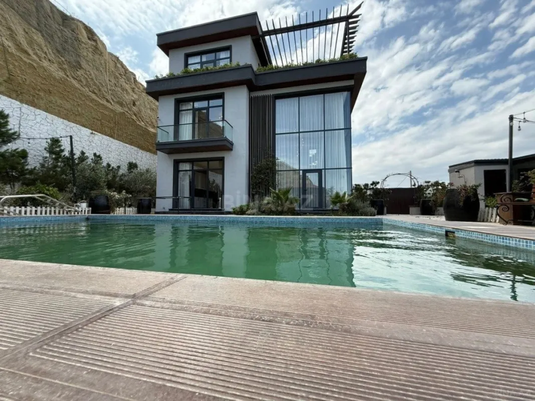 Satılır 5 otaqlı həyət evi 500 m²