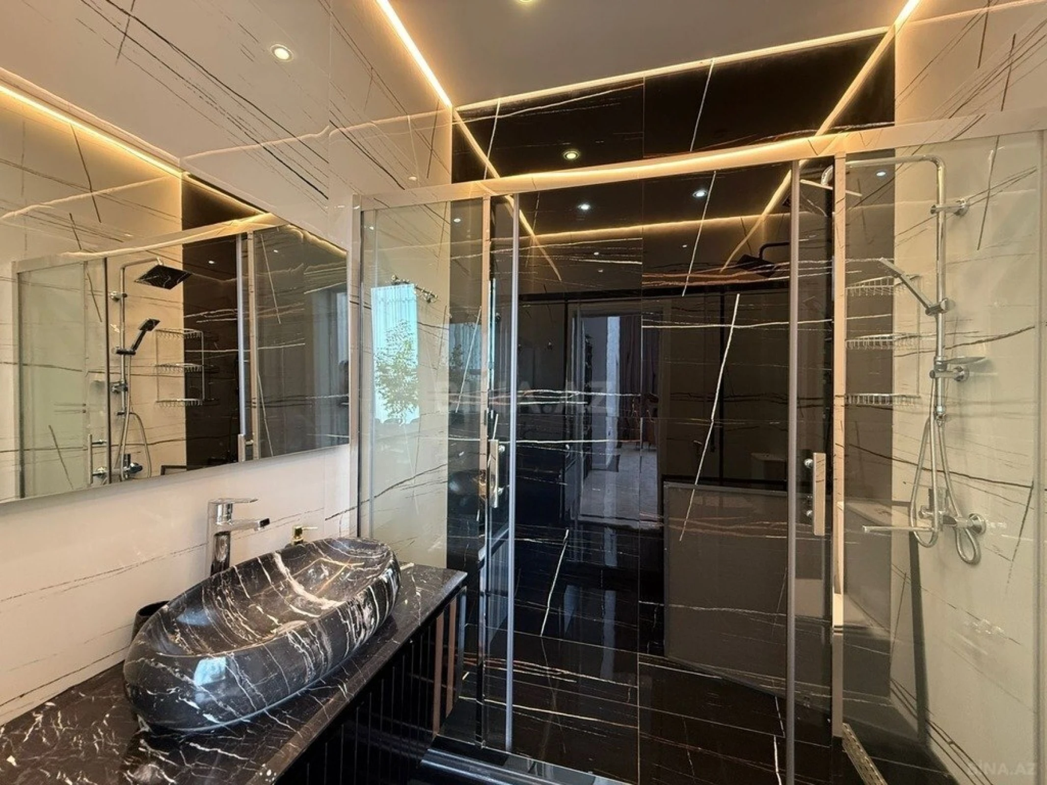 Satılır 5 otaqlı həyət evi 500 m²