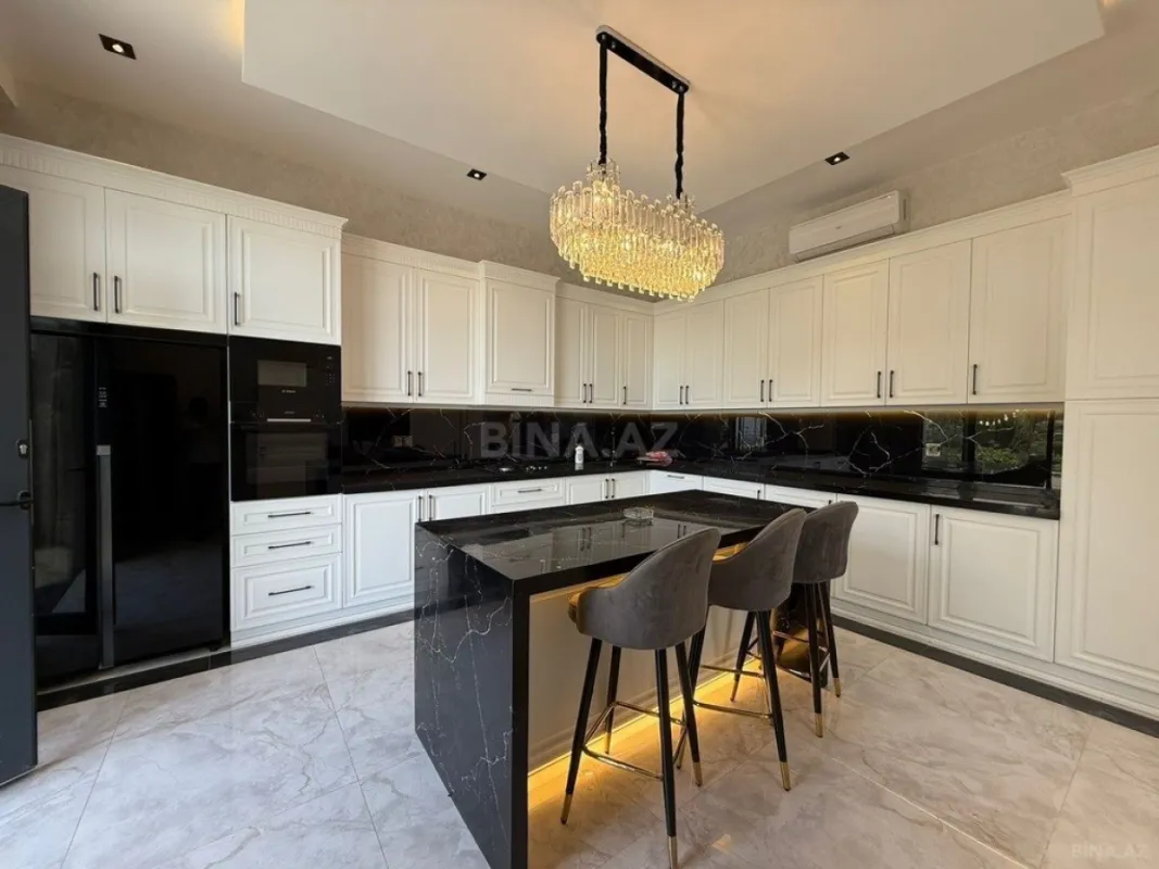 Satılır 5 otaqlı həyət evi 500 m²