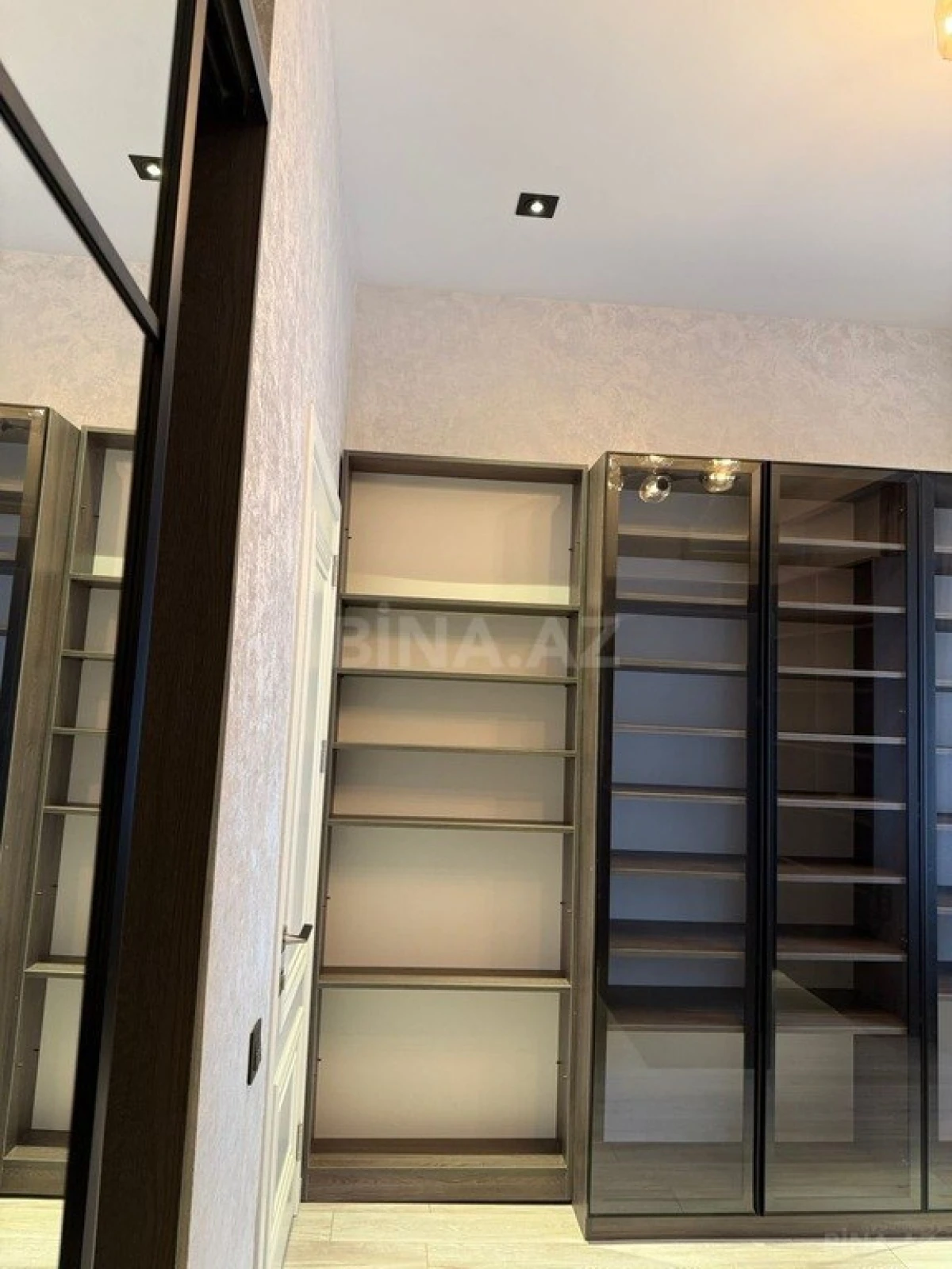 Satılır 5 otaqlı həyət evi 500 m²