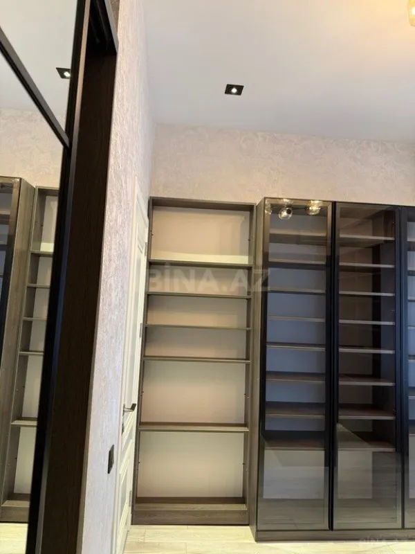 Satılır 5 otaqlı həyət evi 500 m²