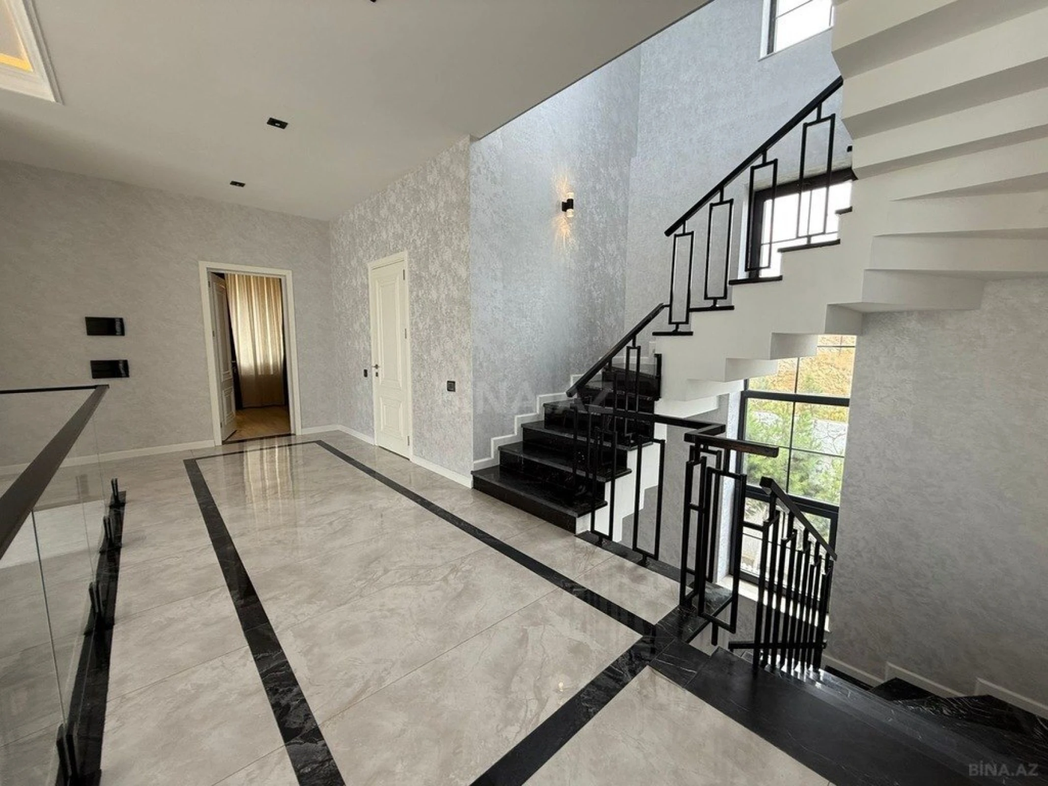 Satılır 5 otaqlı həyət evi 500 m²