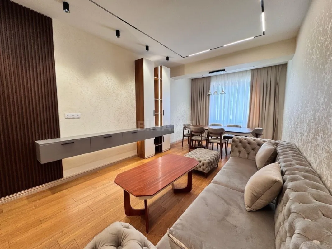 Satılır 3 otaqlı mənzil 145 m²