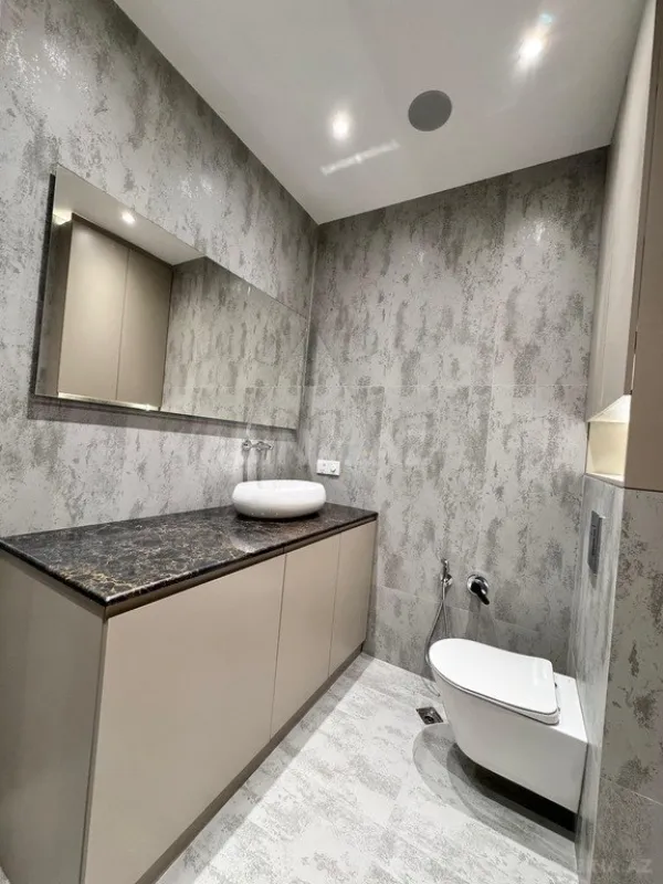 Satılır 3 otaqlı mənzil 145 m²