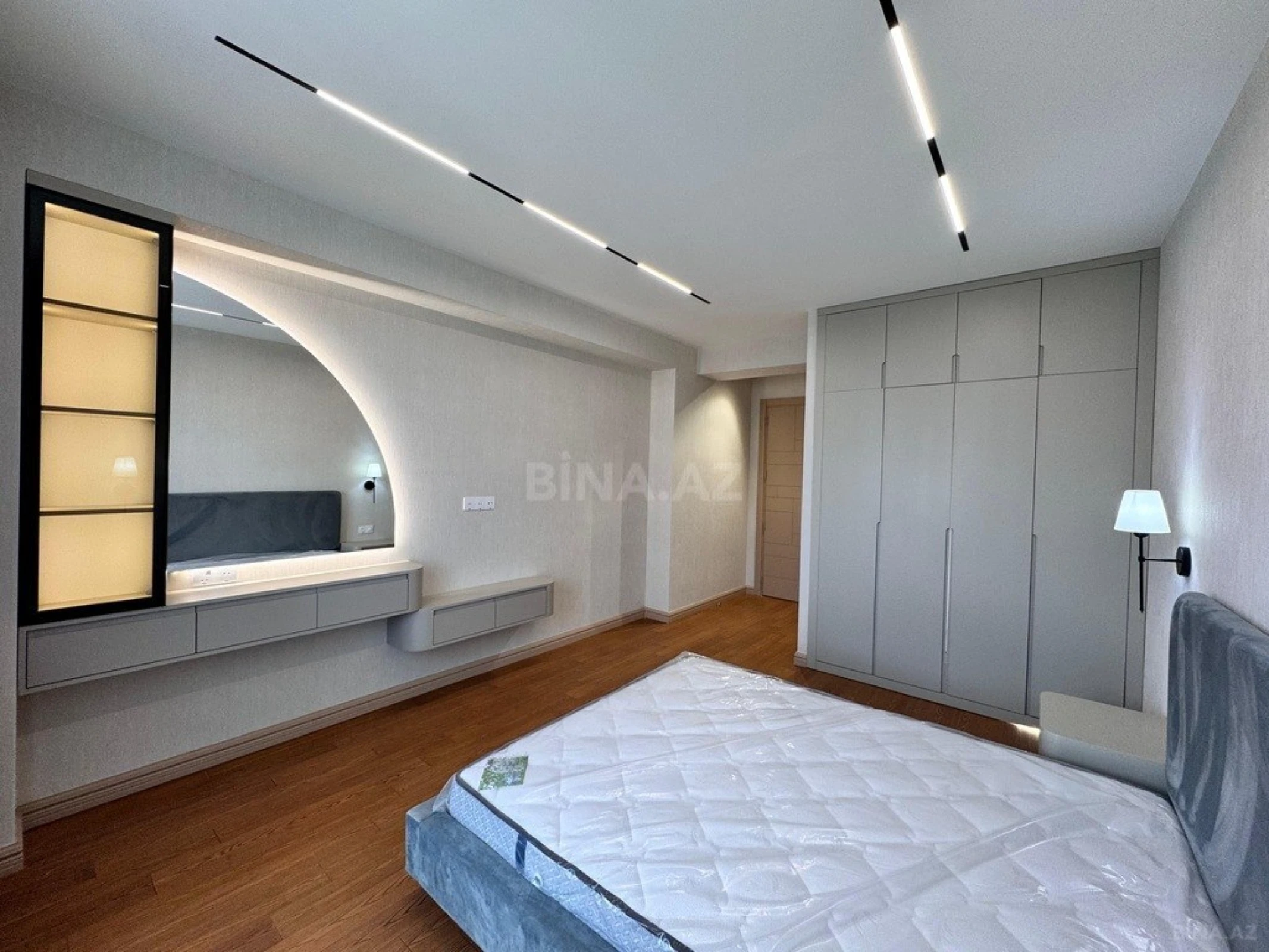 Satılır 3 otaqlı mənzil 145 m²