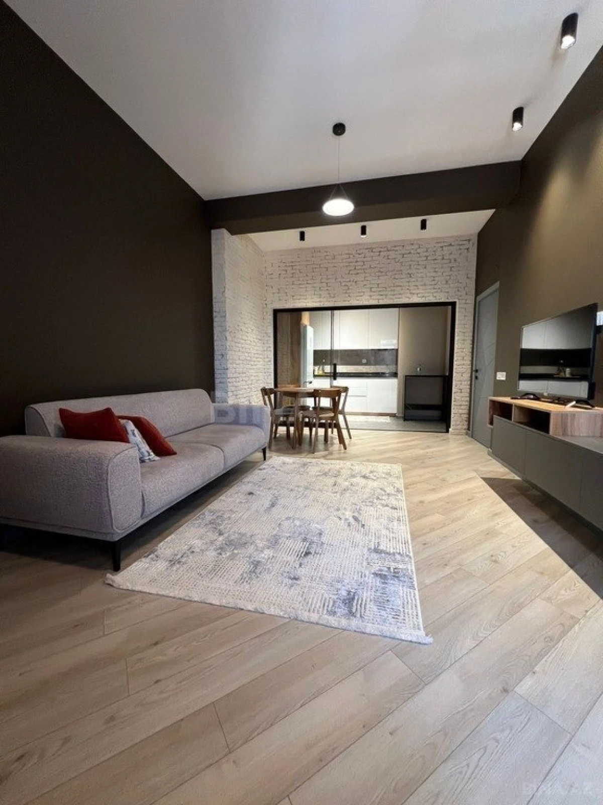 Kirayə verilir 2 otaqlı mənzil 80 m²