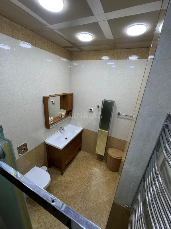 Kirayə verilir 3 otaqlı mənzil 175 m²