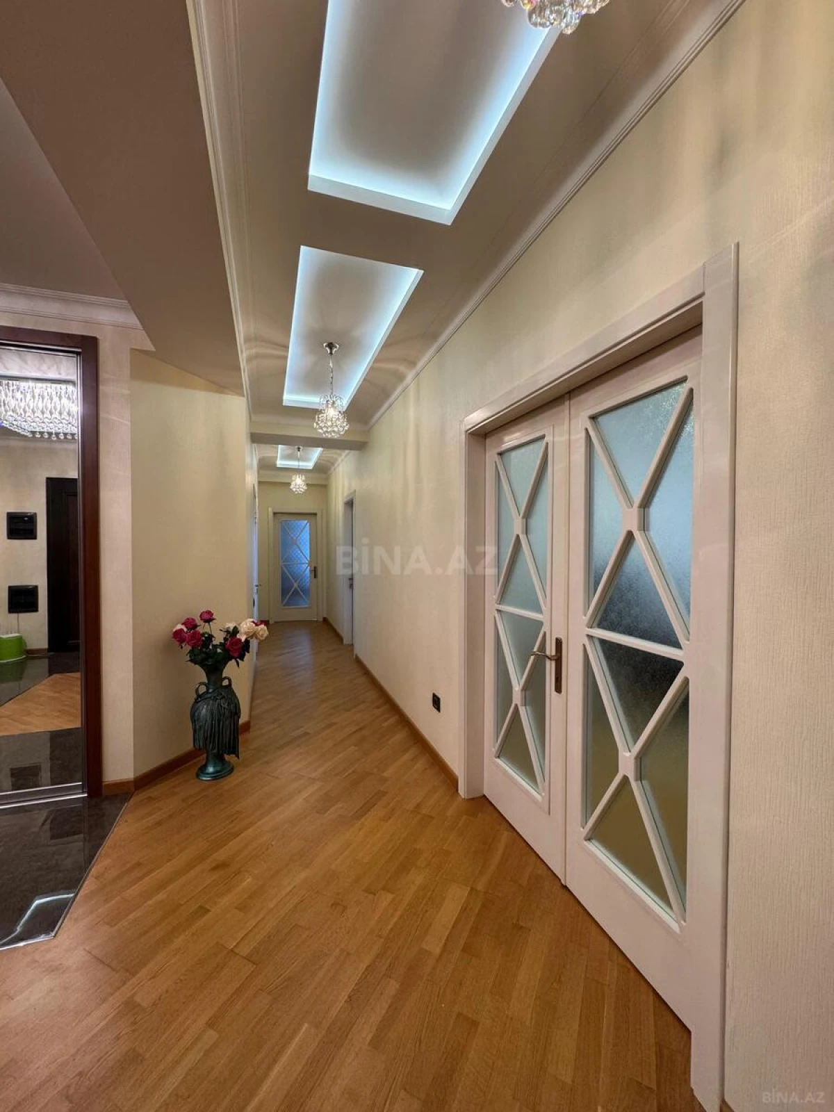 Kirayə verilir 3 otaqlı mənzil 175 m²
