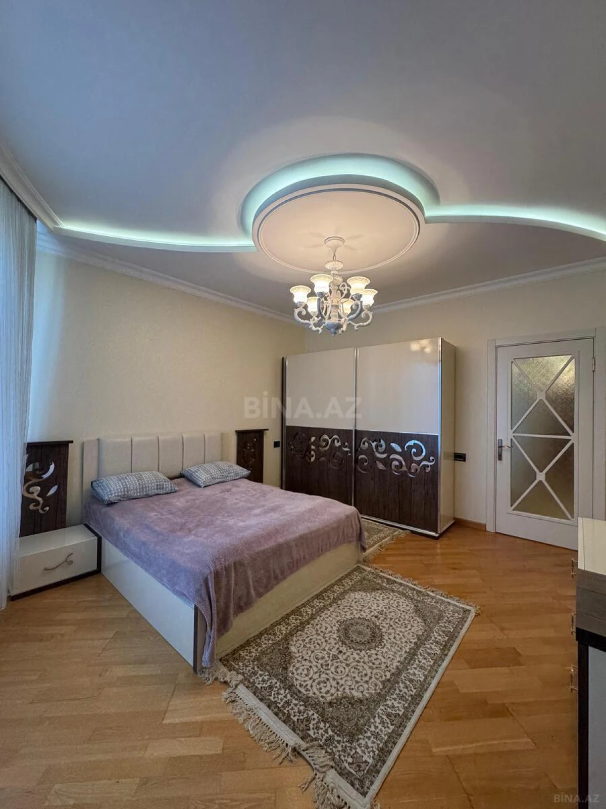Kirayə verilir 3 otaqlı mənzil 175 m²