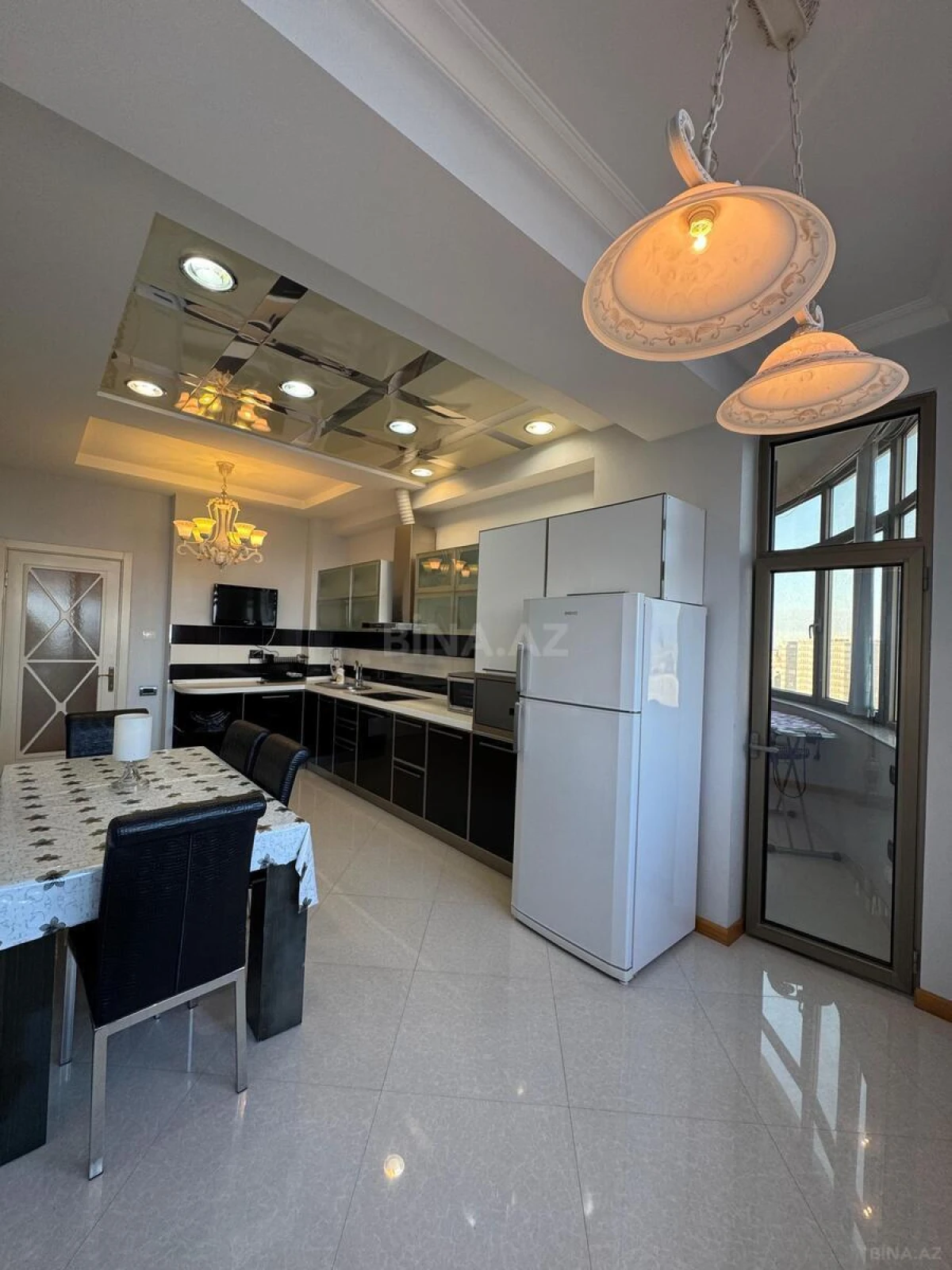 Kirayə verilir 3 otaqlı mənzil 175 m²