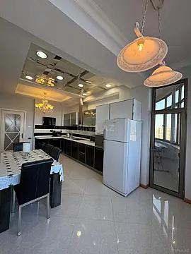 Kirayə verilir 3 otaqlı mənzil 175 m²