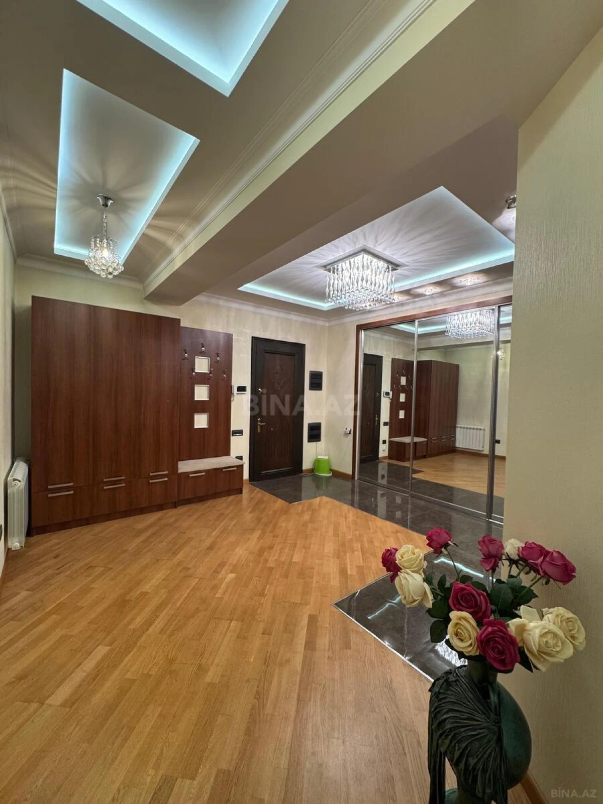 Kirayə verilir 3 otaqlı mənzil 175 m²