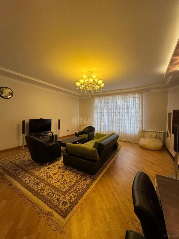 Kirayə verilir 3 otaqlı mənzil 175 m²