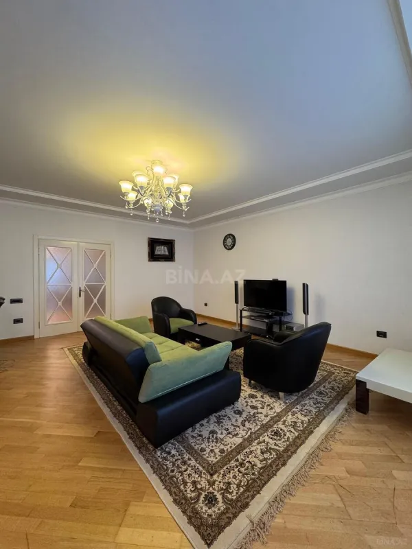 Kirayə verilir 3 otaqlı mənzil 175 m²
