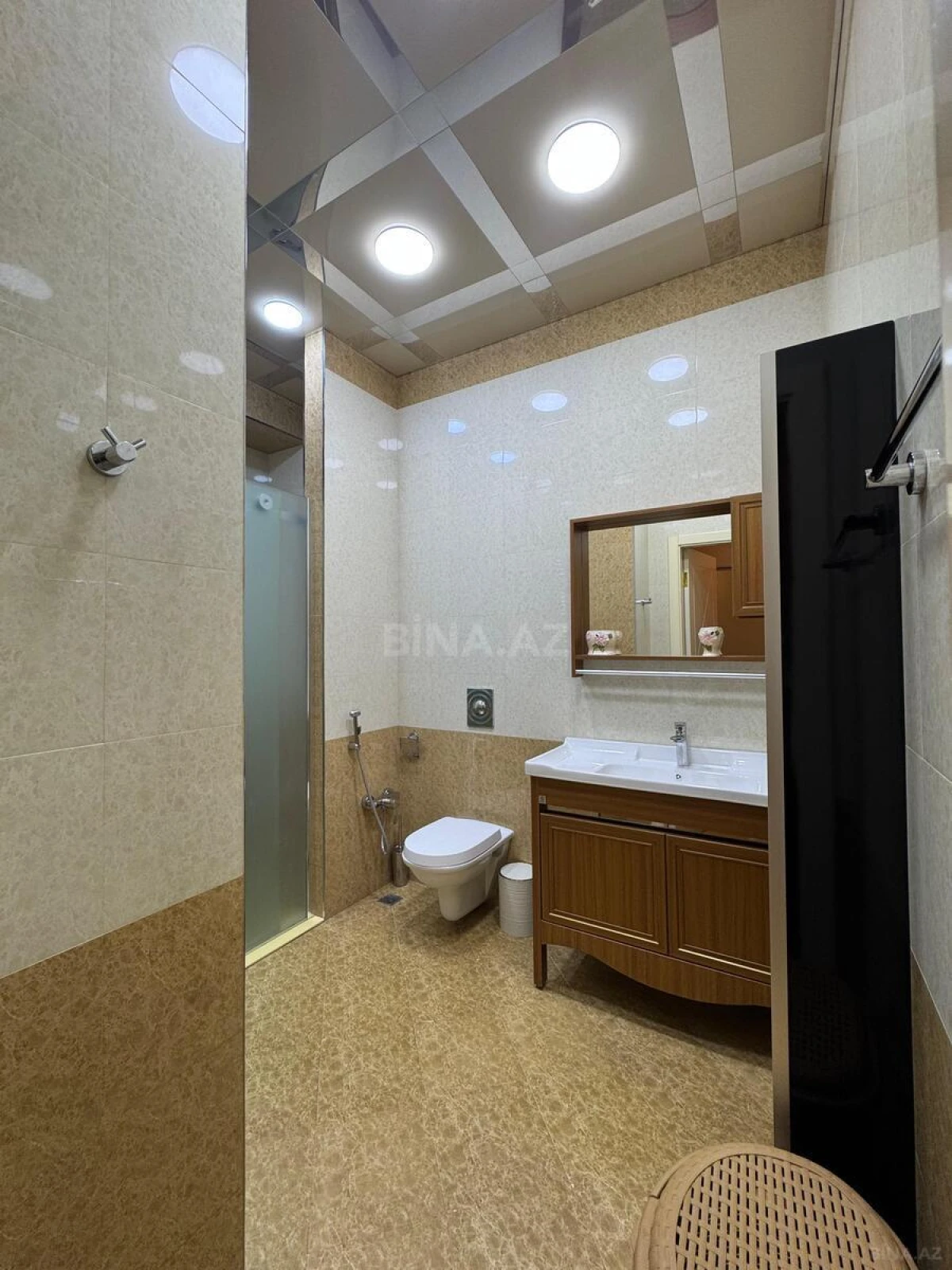 Kirayə verilir 3 otaqlı mənzil 175 m²