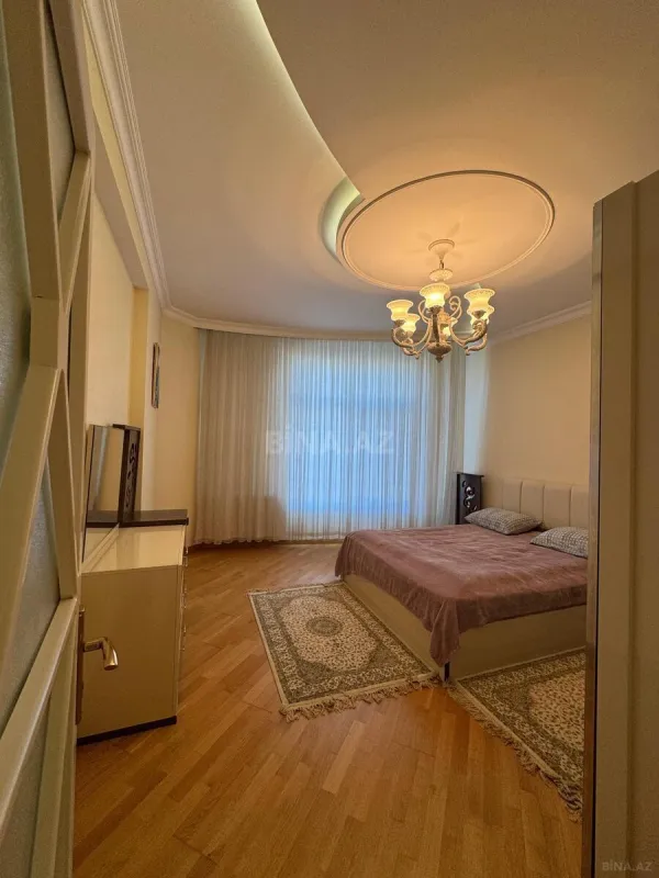 Kirayə verilir 3 otaqlı mənzil 175 m²