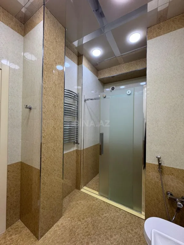 Kirayə verilir 3 otaqlı mənzil 175 m²