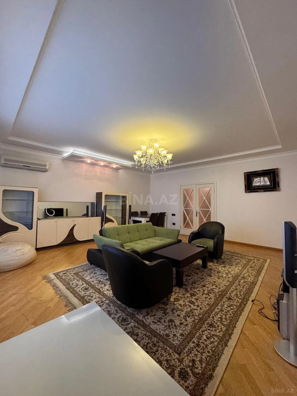 Kirayə verilir 3 otaqlı mənzil 175 m²