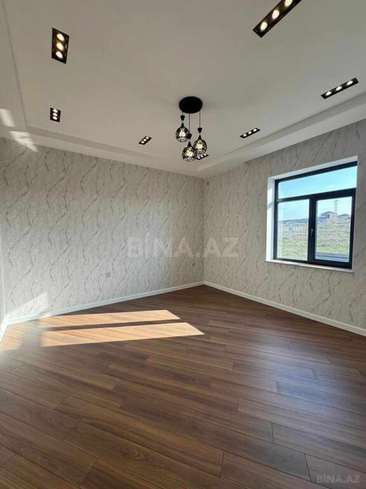 Satılır 4 otaqlı həyət evi 220 m²