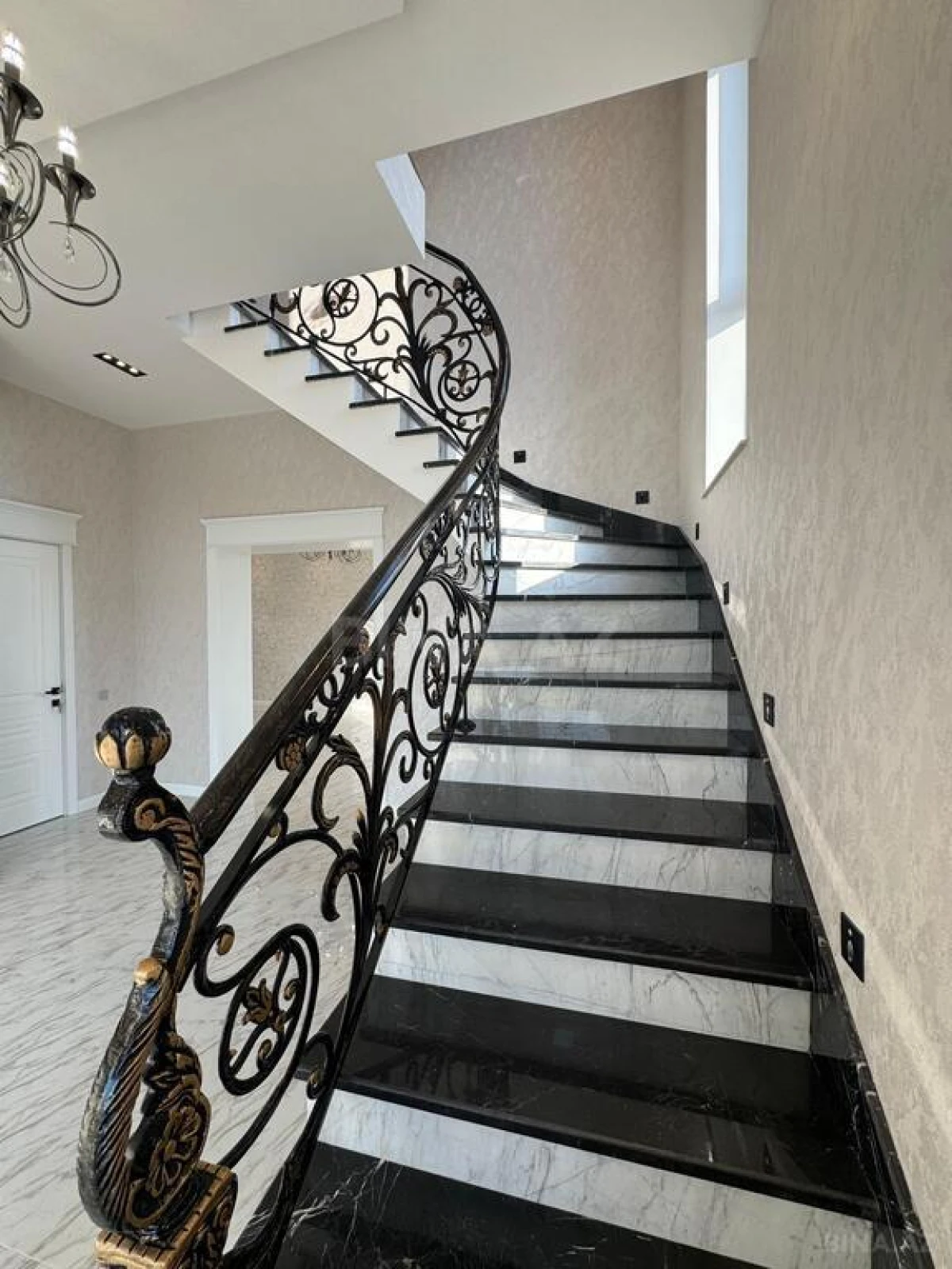 Satılır 4 otaqlı həyət evi 220 m²