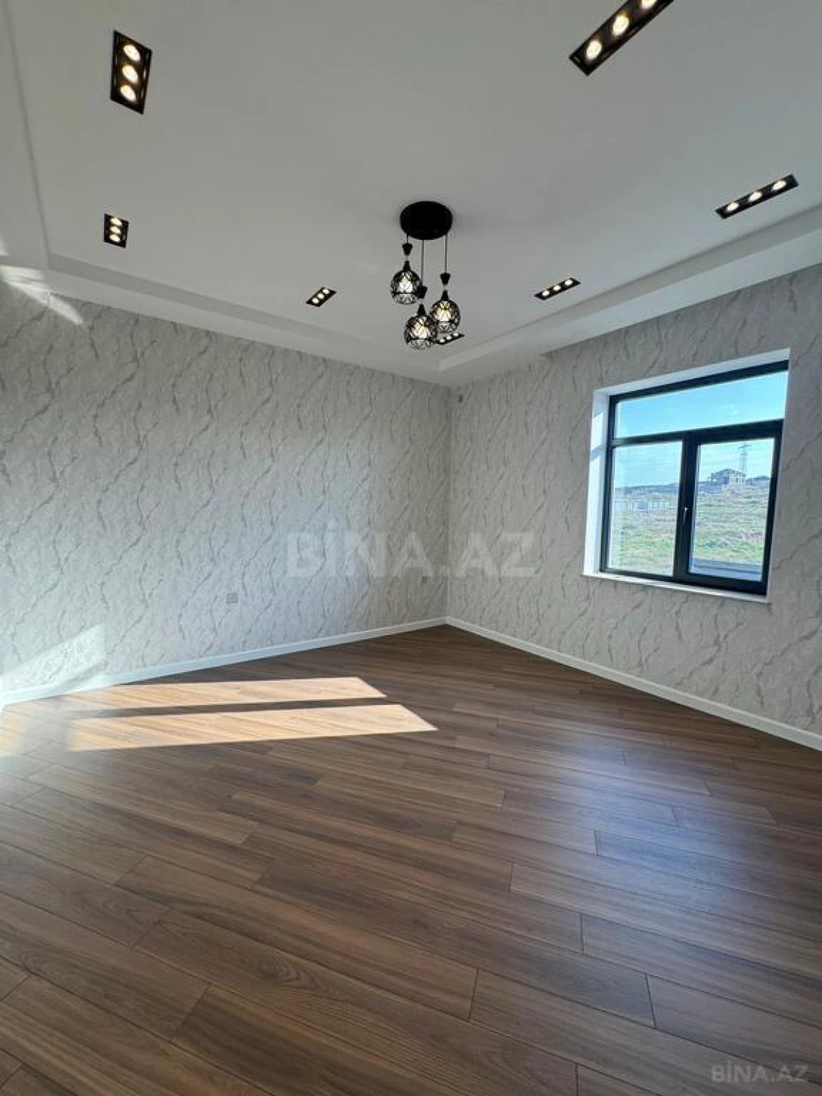 Satılır 4 otaqlı həyət evi 220 m²