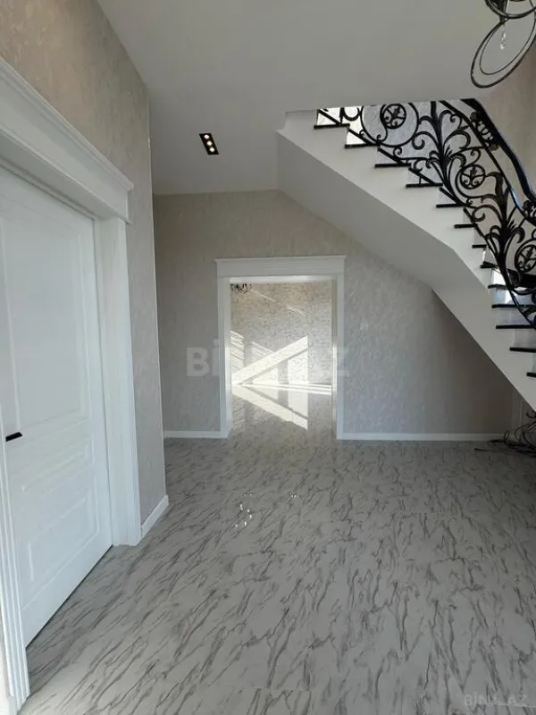 Satılır 4 otaqlı həyət evi 220 m²