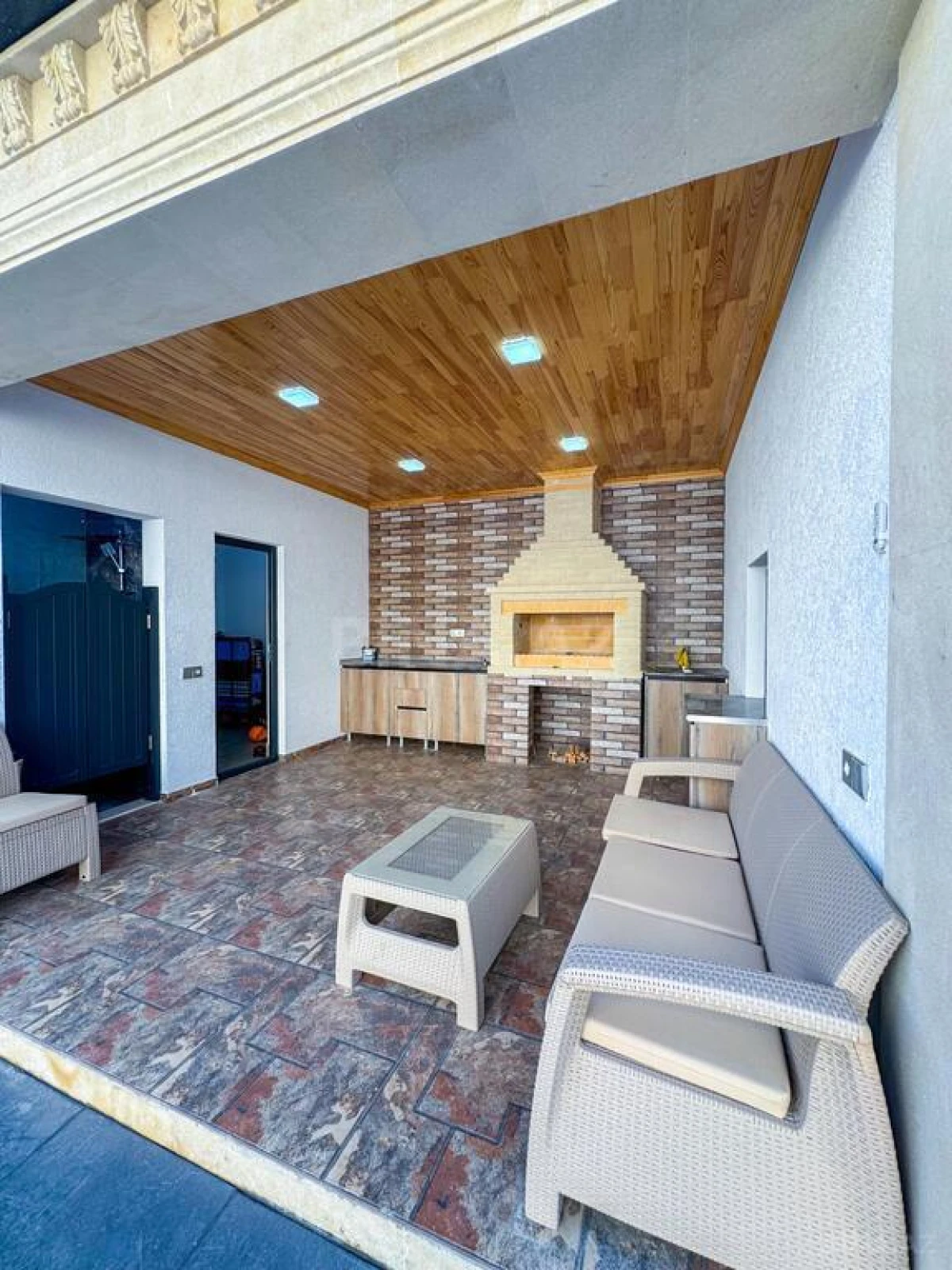 Satılır 4 otaqlı həyət evi 220 m²