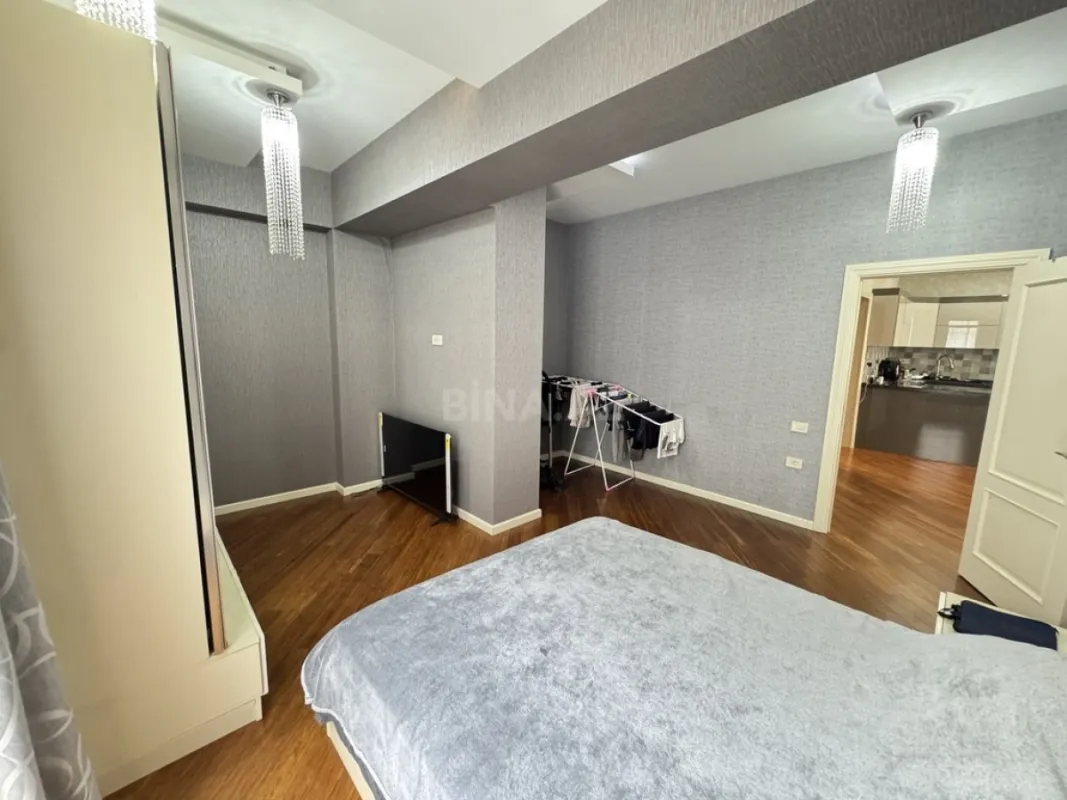 Satılır 3 otaqlı mənzil 115 m²
