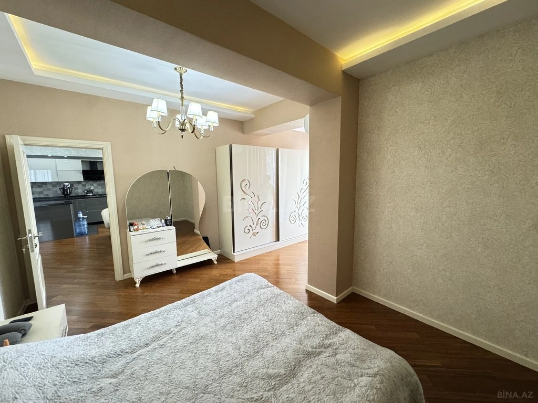 Satılır 3 otaqlı mənzil 115 m²