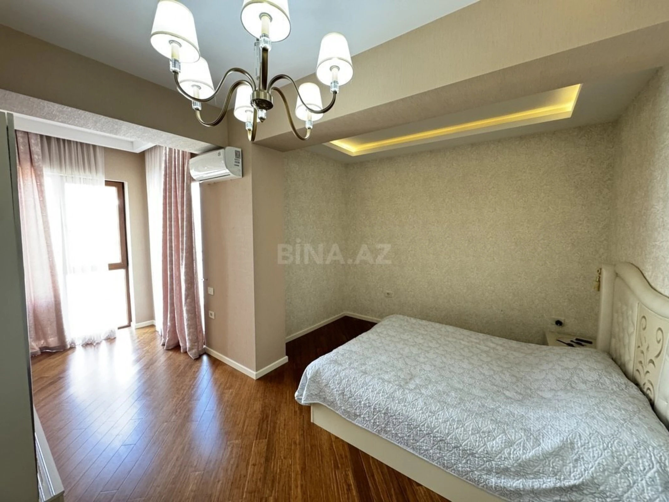 Satılır 3 otaqlı mənzil 115 m²