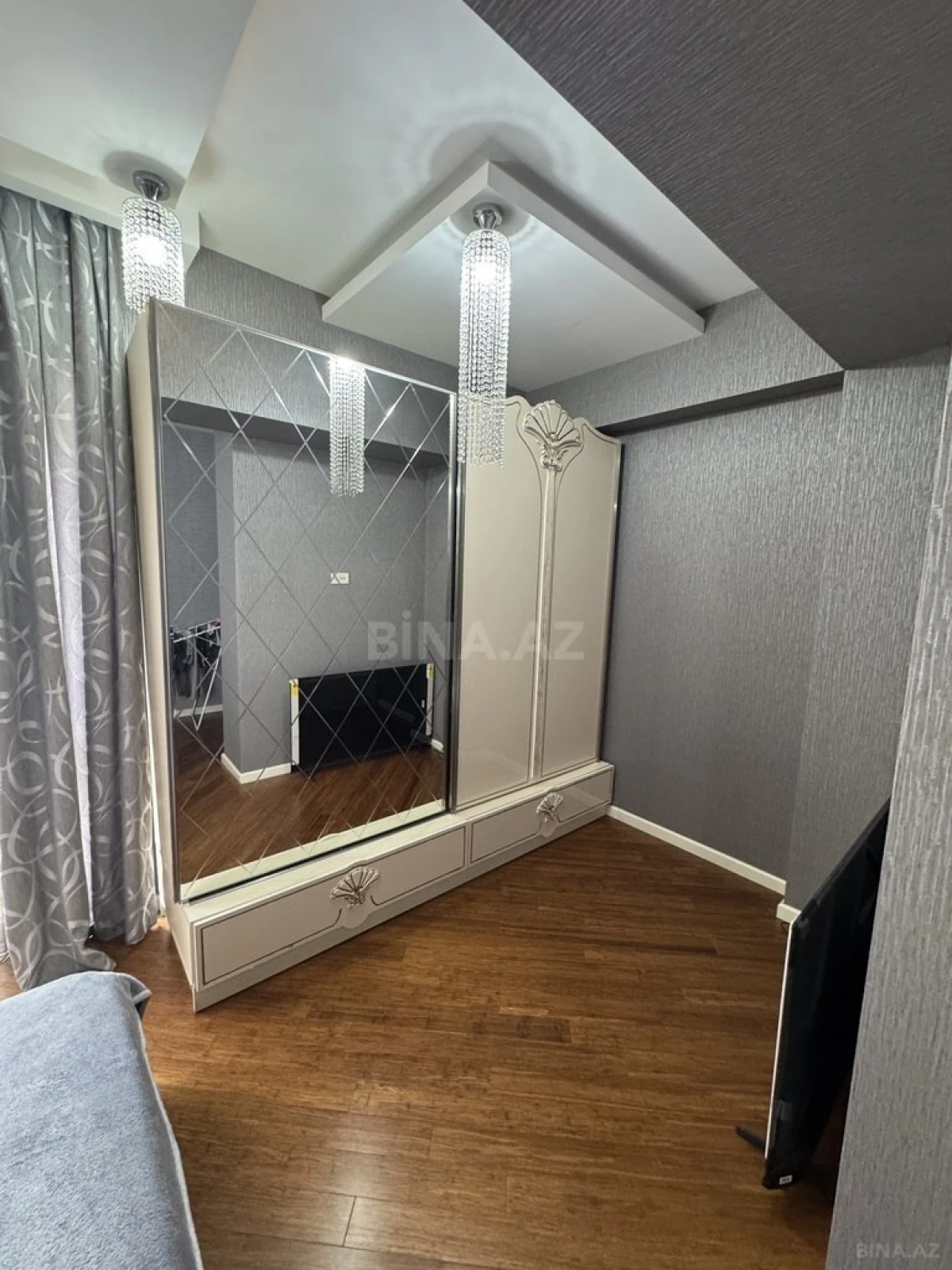 Satılır 3 otaqlı mənzil 115 m²