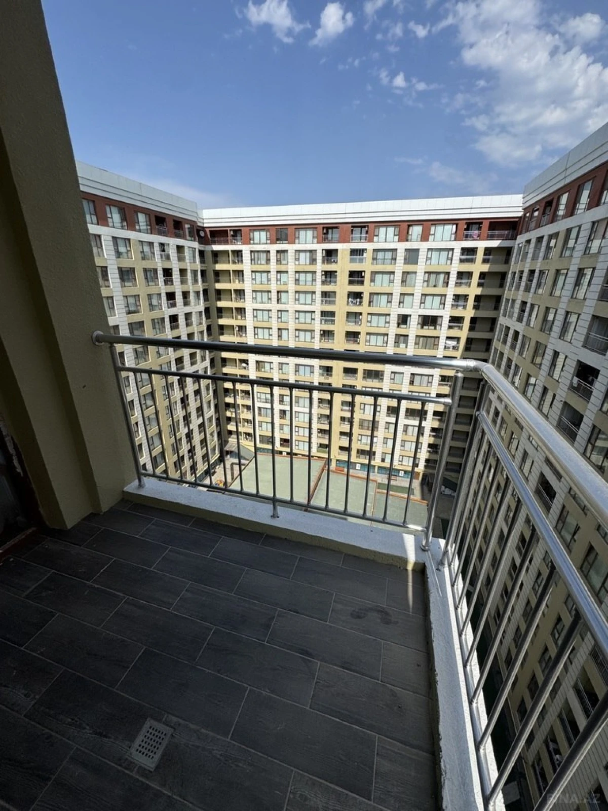 Satılır 3 otaqlı mənzil 115 m²