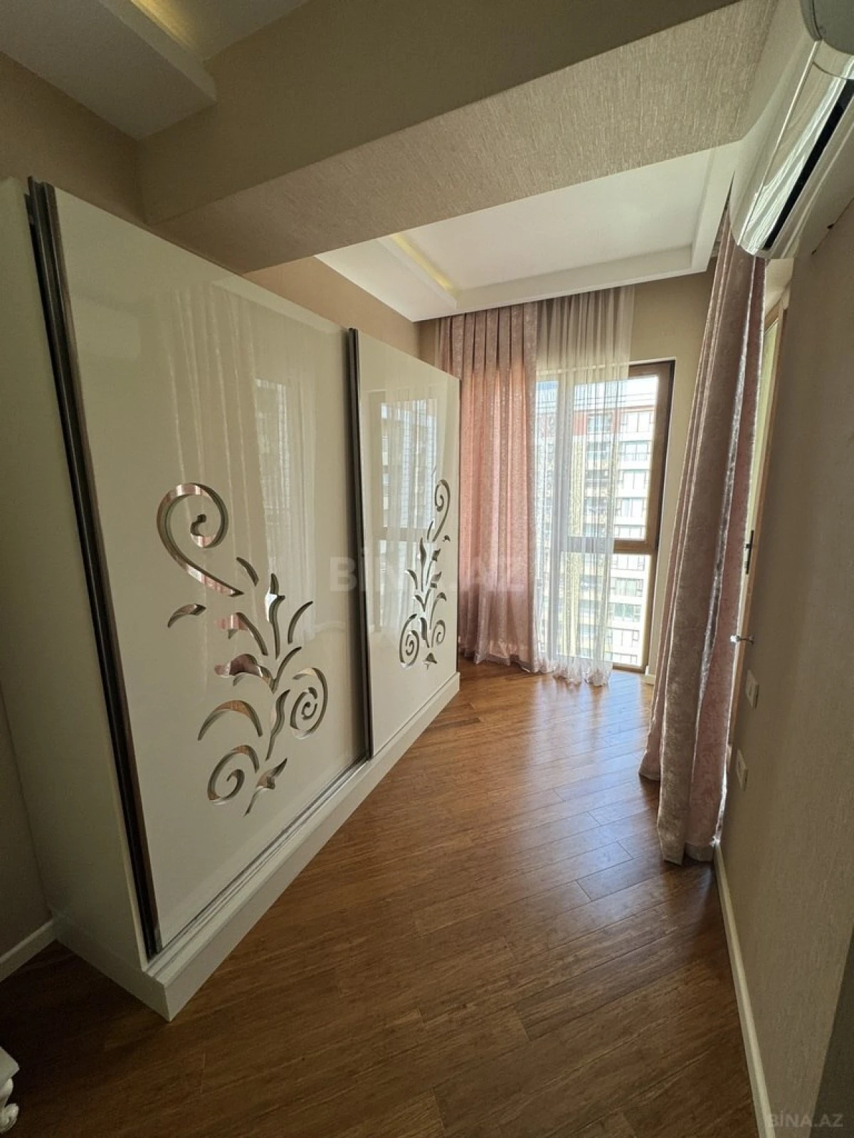 Satılır 3 otaqlı mənzil 115 m²