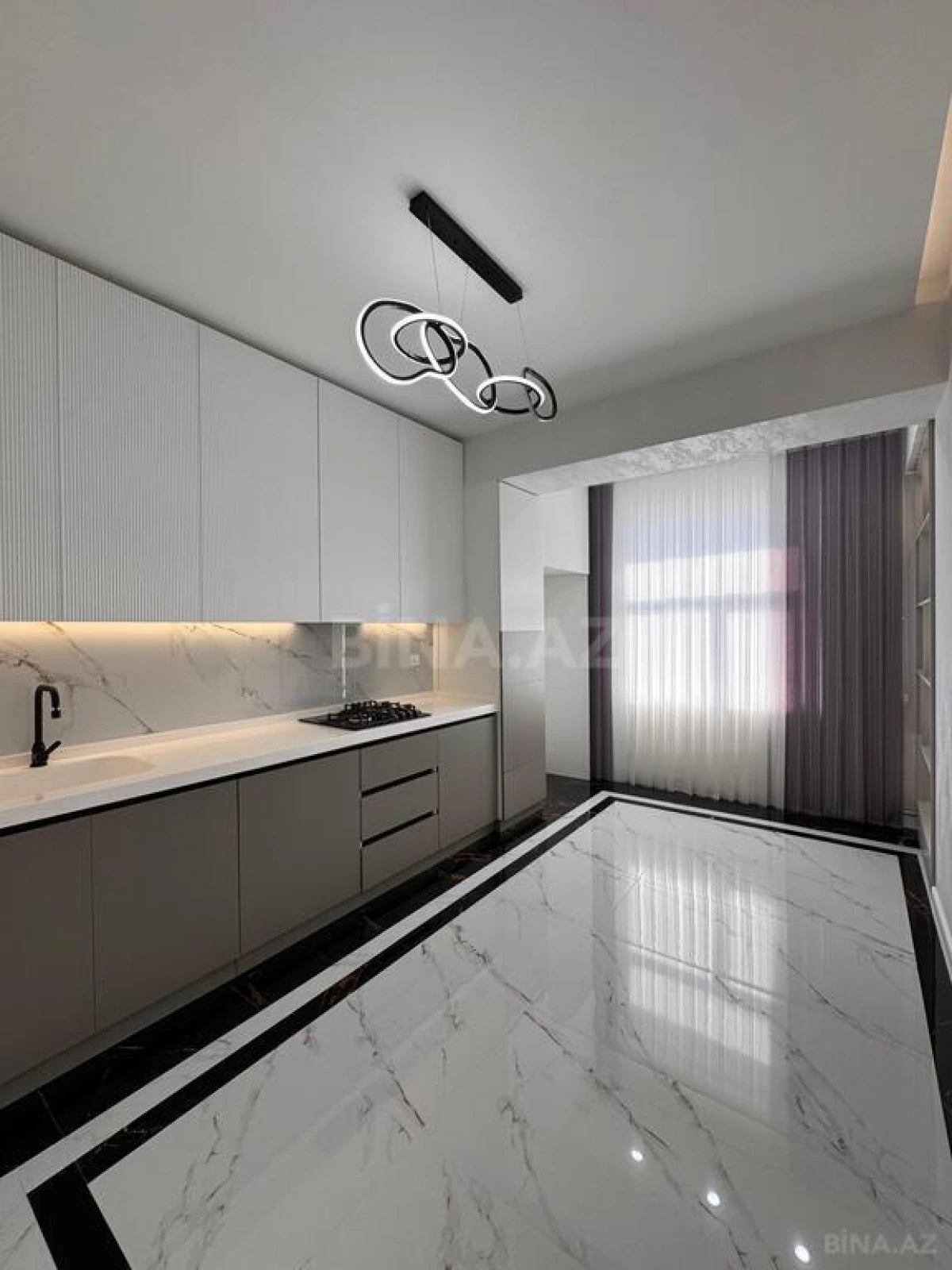 Satılır 3 otaqlı mənzil 101 m²