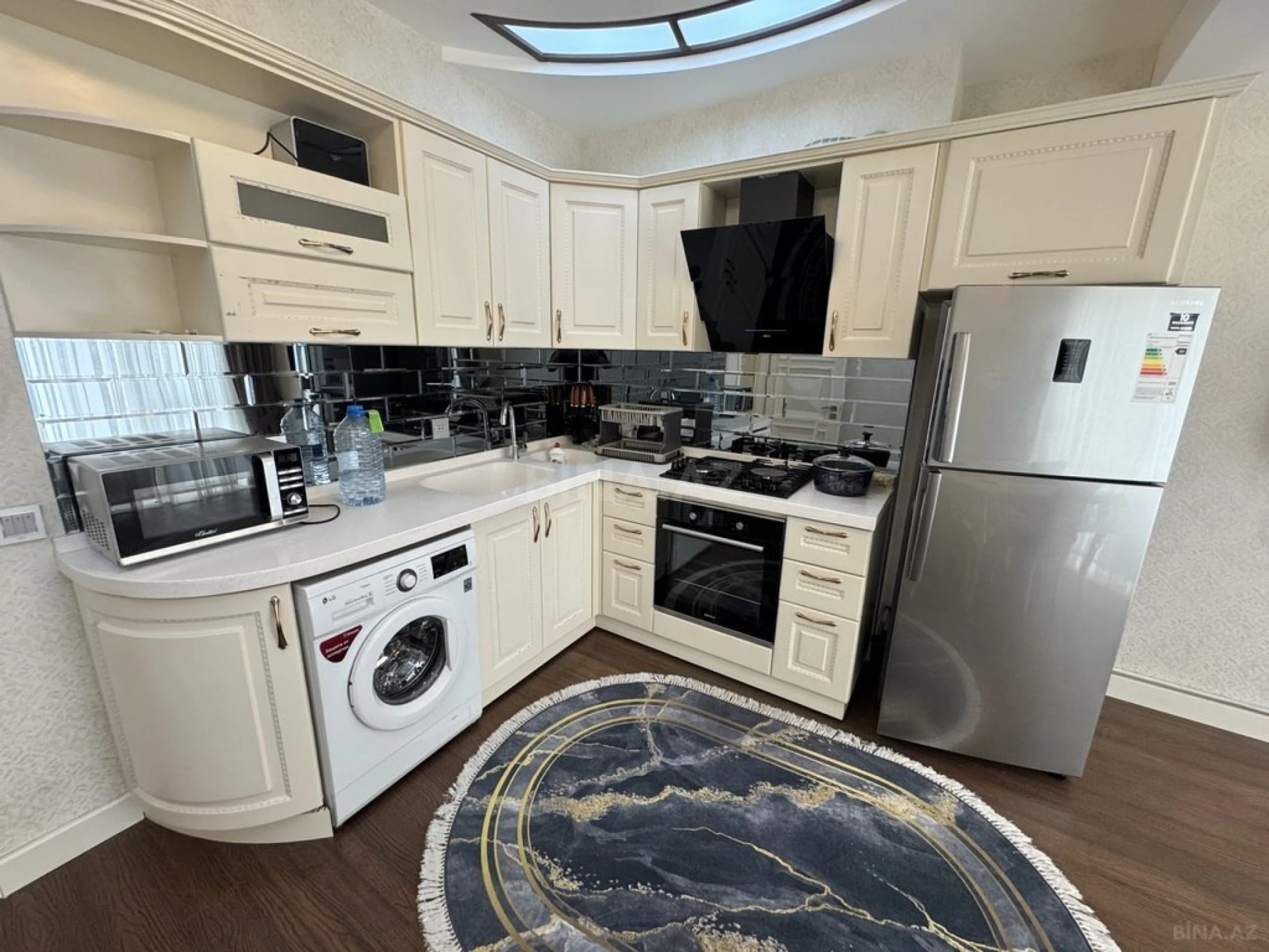 Kirayə verilir 2 otaqlı mənzil 96 m²