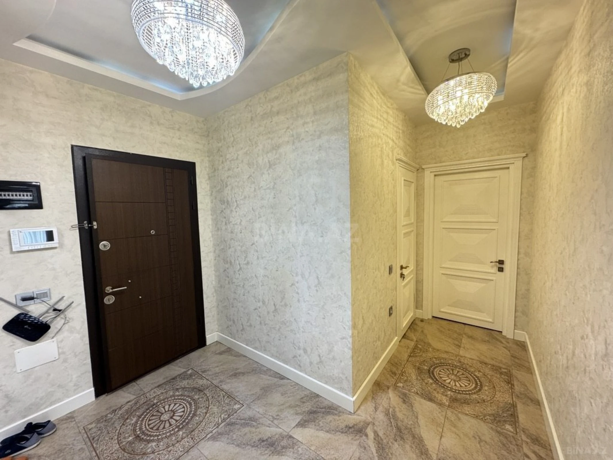 Kirayə verilir 2 otaqlı mənzil 96 m²