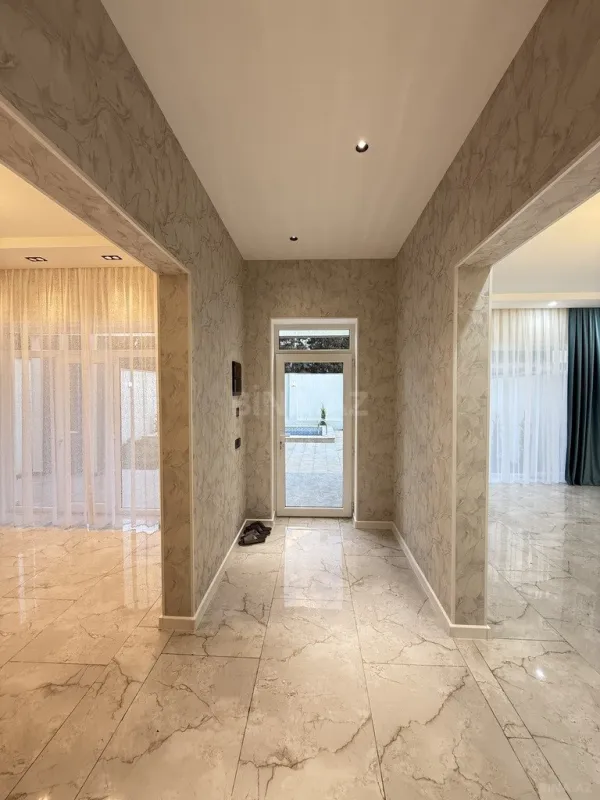 Satılır 4 otaqlı həyət evi 140 m²