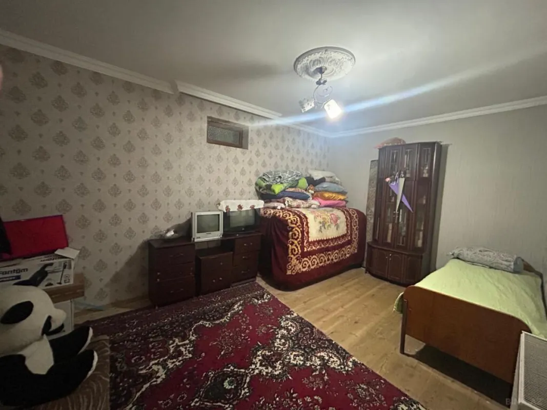 Satılır 8 otaqlı həyət evi 216 m²