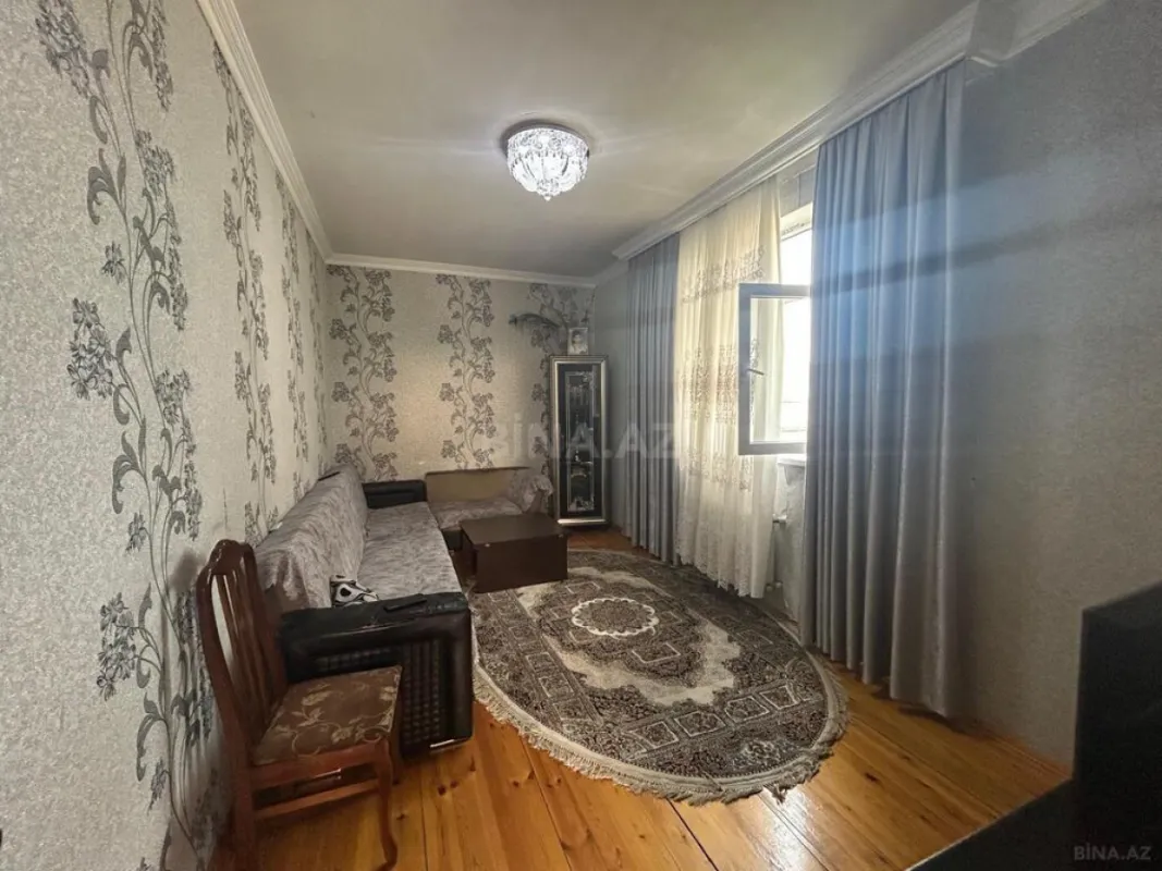 Satılır 8 otaqlı həyət evi 216 m²