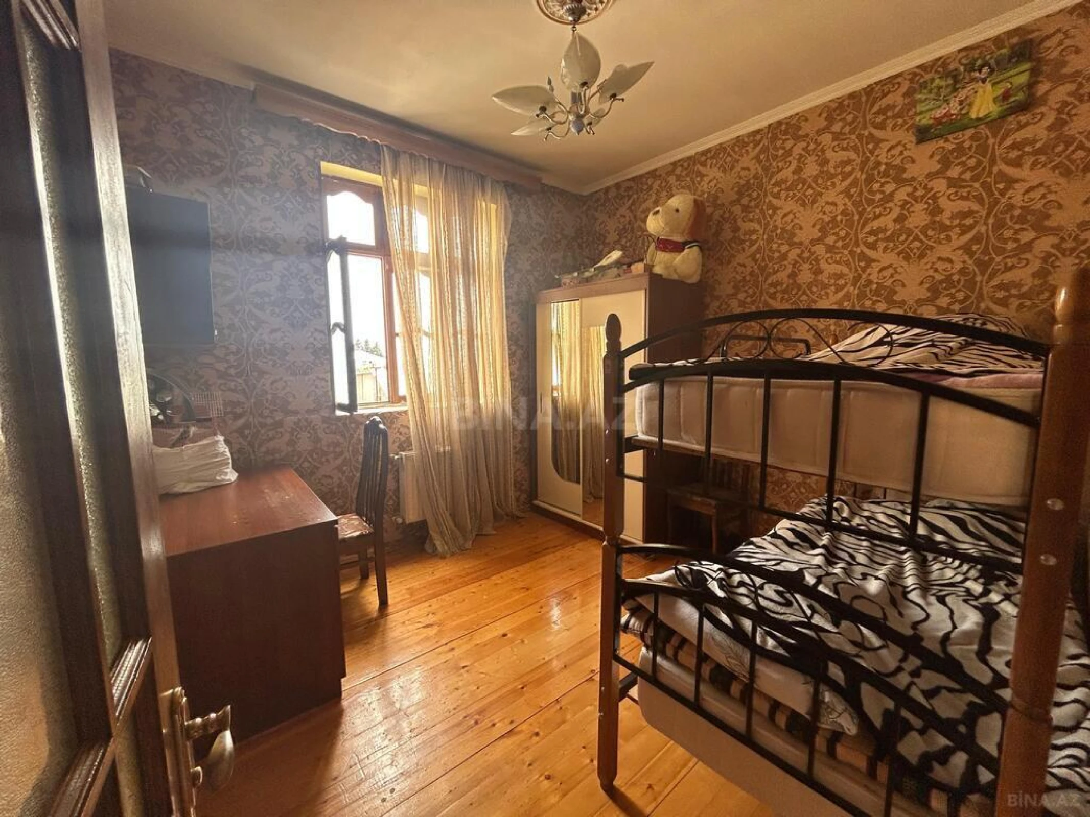 Satılır 8 otaqlı həyət evi 216 m²