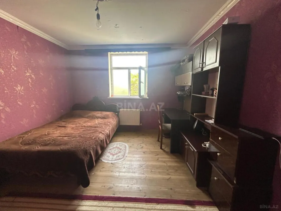 Satılır 8 otaqlı həyət evi 216 m²